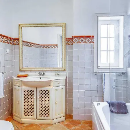 Sleeps 8 Pool Air Con Wifi * Gale de Cima