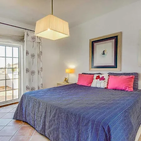 Sleeps 8 Pool Air Con Wifi