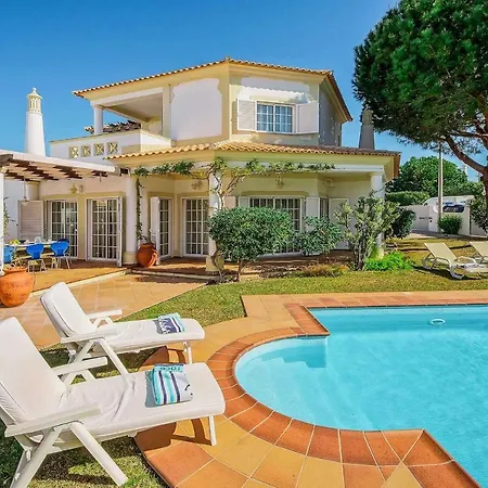 Sleeps 8 Pool Air Con Wifi